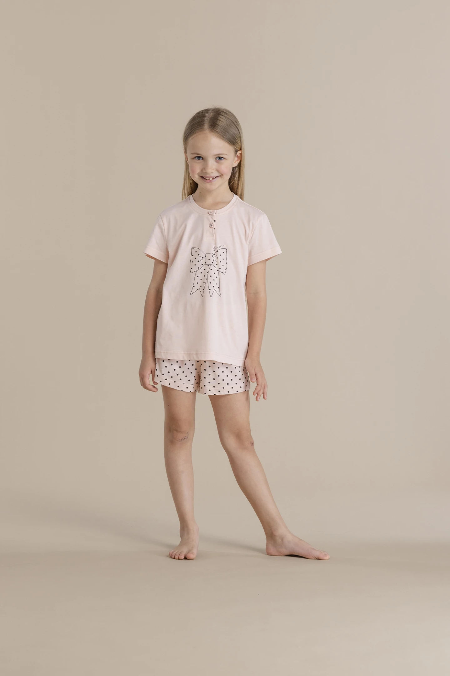 Pigiama bambina in cotone top manica corta con collo due bottoni e pantalone corto articolo pois