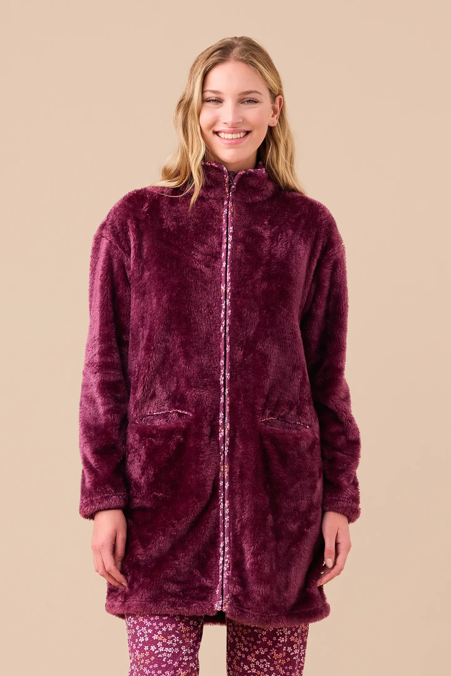 Vestaglia donna invernale in eco pelliccia articolo fiori.