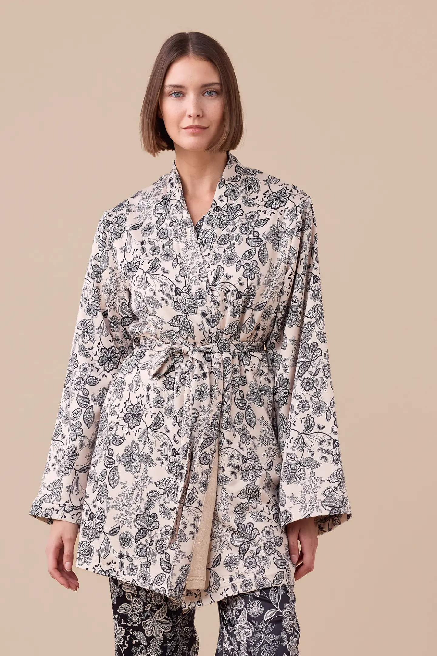 Vestaglia donna in raso articolo poule.