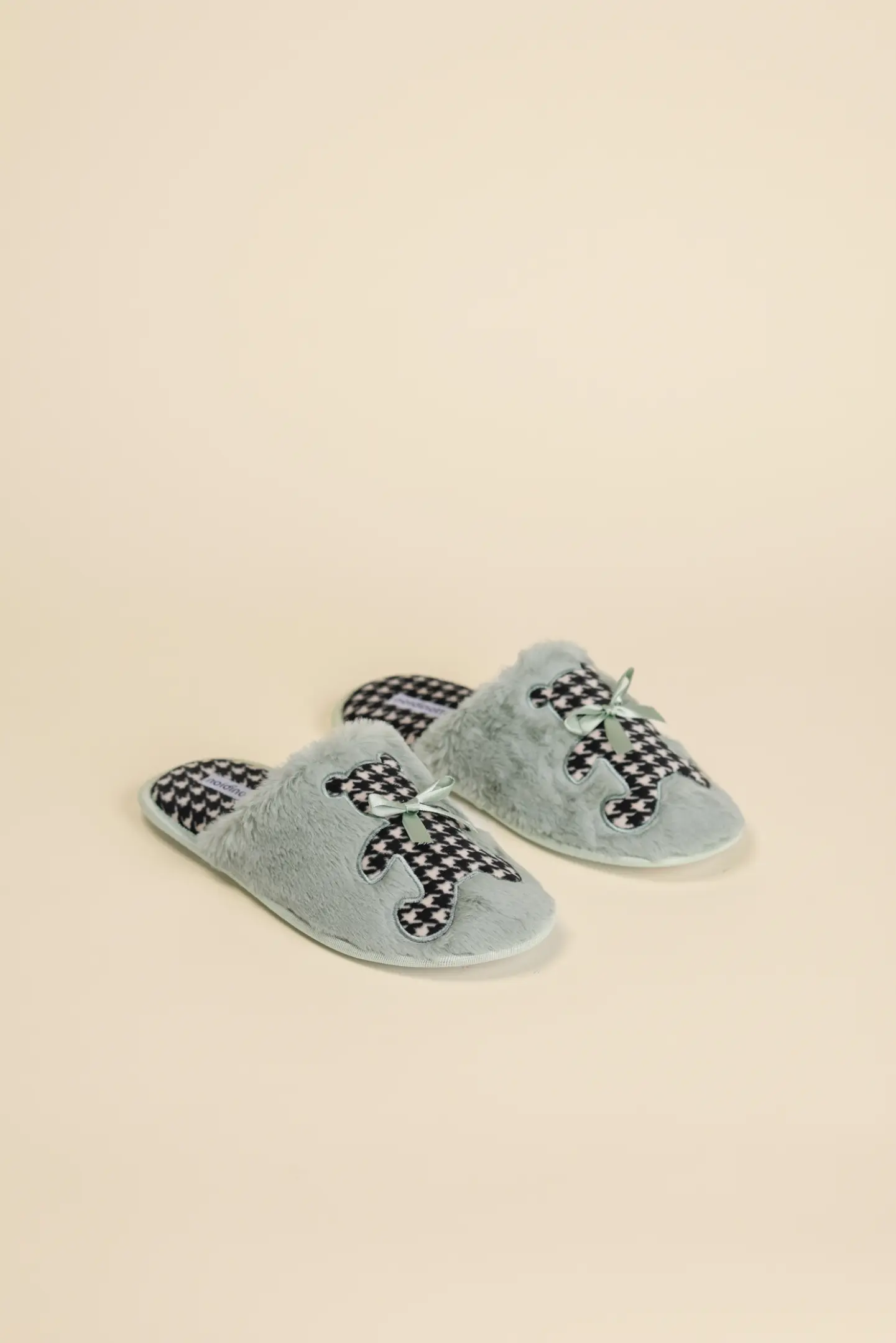 Pantofola donna in eco-pelliccia articolo orso