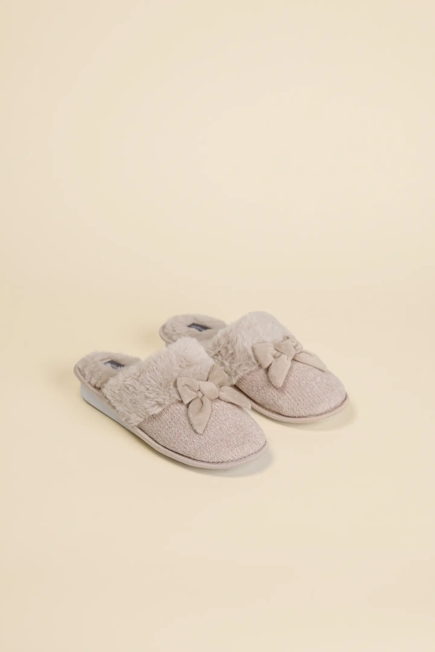 Pantofola donna in ciniglia ed eco-pelliccia articolo fiocco