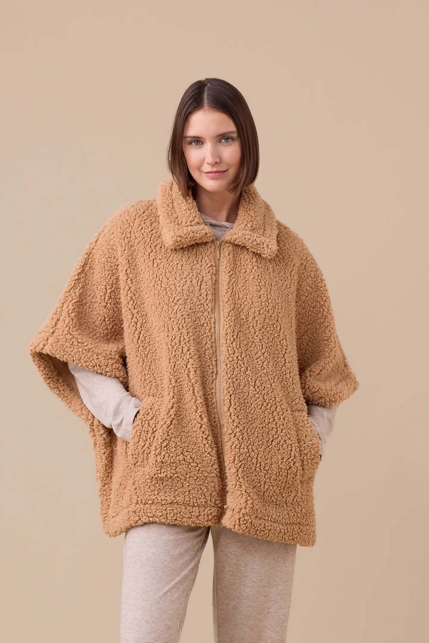 Poncho aco agnellino articolo unito.