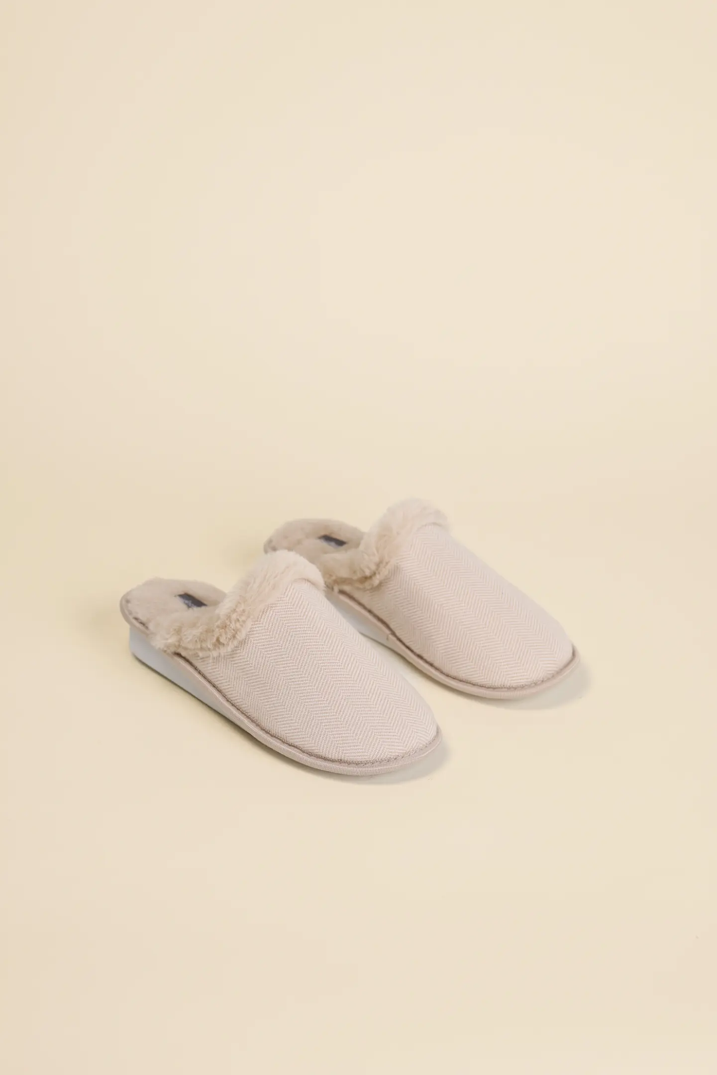 Pantofola donna ciniglia con bordo in eco-pelliccia articolo chenny