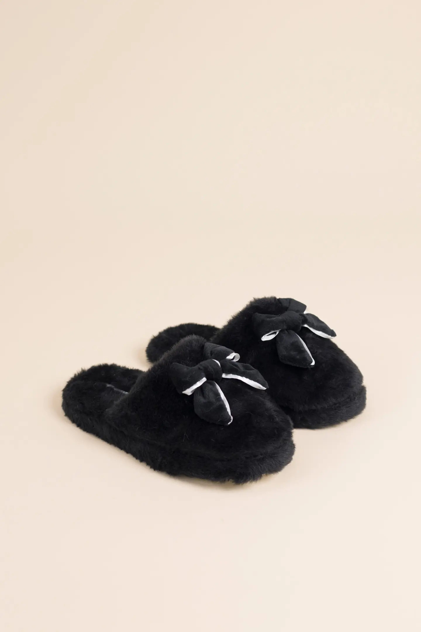 Pantofola invernale donna in eco-pelliccia articolo bow