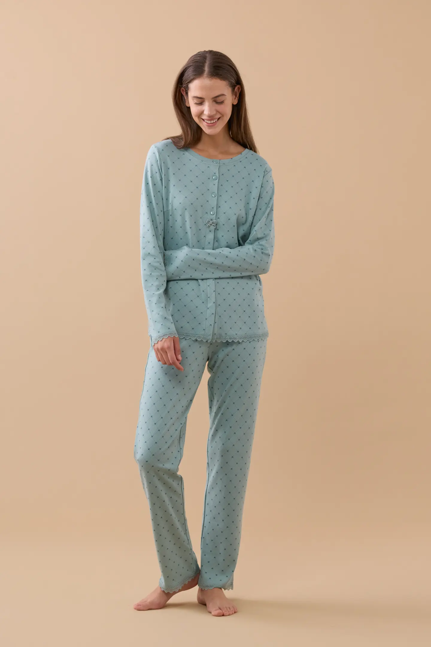 Pigiama donna in caldo cotone con abbottonatura frontale articolo cuoricini.